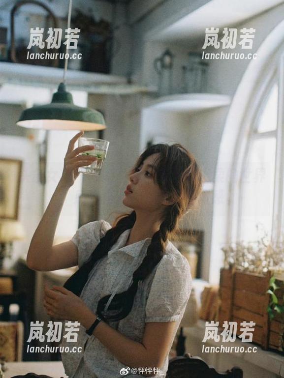 头条女神-李温柔 头条女神 - 定制写真:走进李温柔的世界,感受精彩剧情与真实情感