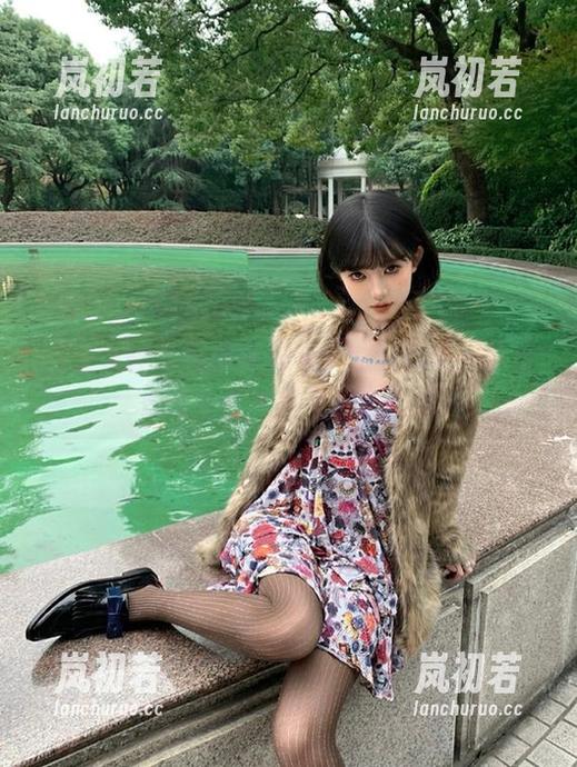头条女神-杨曼妮 头条女神 - 杨曼妮的兔女郎写真集:分享她背后的故事与摄影艺术