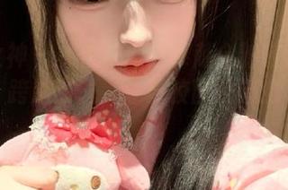 头条女神 – 林依依倾情奉献全新校园图包更新，跨越时光，感受校园的诗意与浪漫！