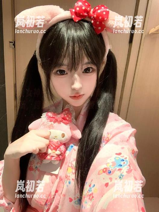 头条女神-林依依 头条女神 - 林依依倾情奉献全新校园图包更新,跨越时光,感受校园的诗意与浪漫!