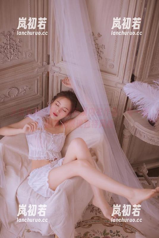头条女神-梁芮溪 头条女神 - 探索梁芮溪内衣作品:每一张图集都展现独特风格