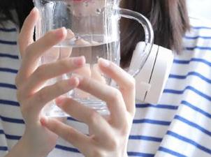 头条女神 – 从未见过！梦心玥的套装写真原图创意，绝对能颠覆你的审美观！