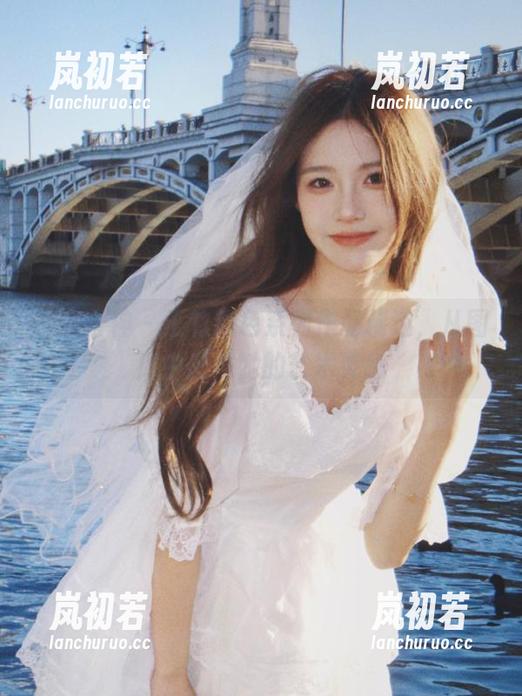 头条女神 - 王竹粉色系列作品精选，从图库中感受她的艺术灵感
