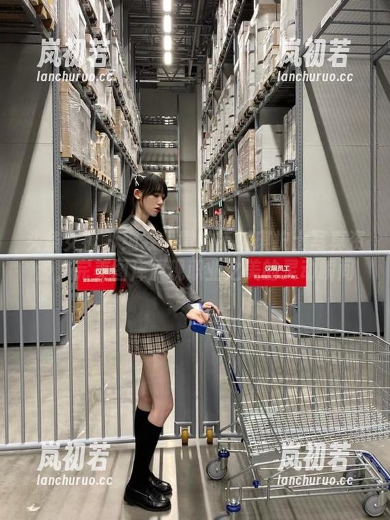 头条女神-萌琪琪 头条女神 - 细致入微的萌琪琪护士写真资源,完美图库展现职业之美的灵动瞬间