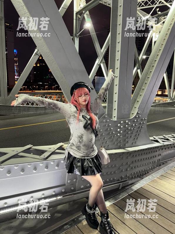 奇行家狗崽的定制短裤作品，诠释别样的青春与自由