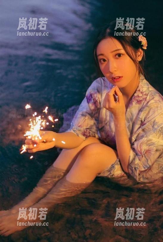 姐姐Lalion 微密圈 - 感受姐姐Lalion的豹纹黑丝魅力,有趣的美图和图包等你探索