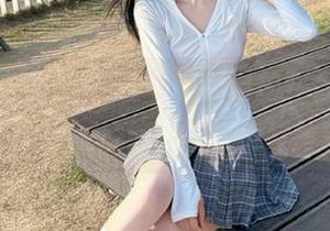 在线鉴赏姜仁卿(강인경)的自拍作品，感受她每一张图片传递的情感与故事。