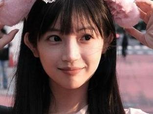 高清分享：从宋哈娜(송하나)的宅家风格看破洞牛仔裤的无限可能