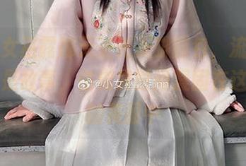 细看小女巫露娜无圣光美脚图包，流转于每一帧都是故事，仿佛将时间凝固在这一瞬间的美丽中