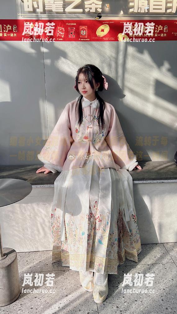 小女巫露娜 细看小女巫露娜无圣光美脚图包,流转于每一帧都是故事,仿佛将时间凝固在这一瞬间的美丽中