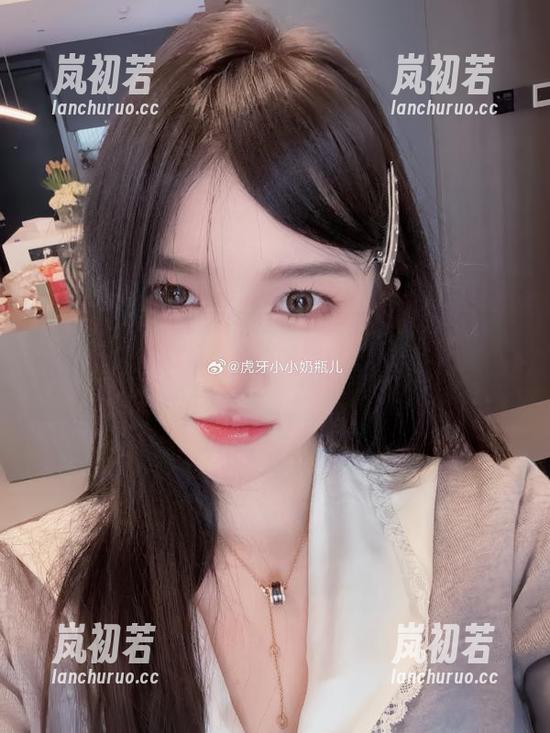 小小奶瓶儿 小小奶瓶儿的迦南写真作品,带你领略极致美丽,别忘了下载哦!
