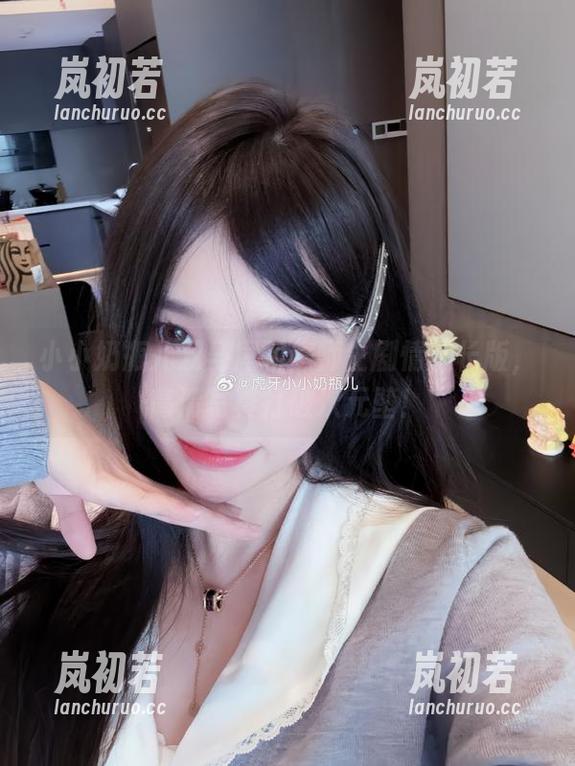 小小奶瓶儿 小小奶瓶儿双马尾制服师生剧情加长版,高清写真打破次元壁!