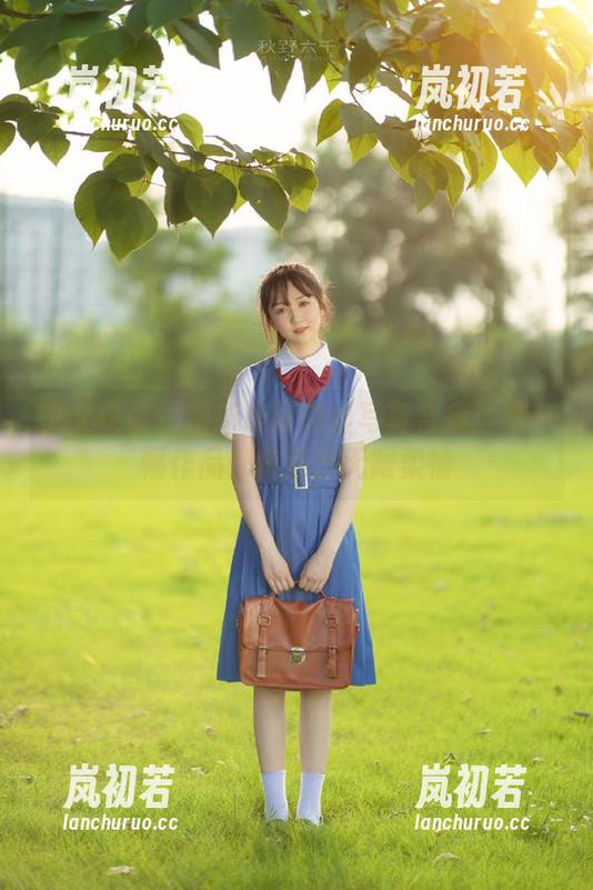 少女秩序 - 最新鹿可肉丝写真合集：每一幅作品都传递出无限柔情