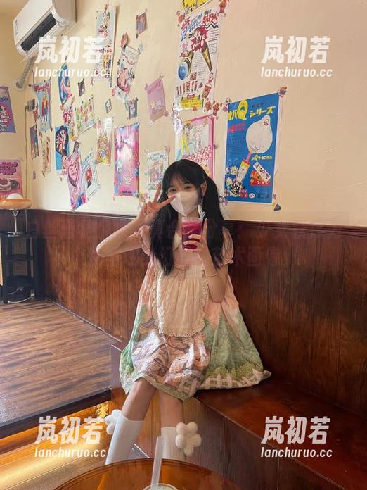 白丝蓝裙少女写真合集分享：少女秩序为你呈现梦幻般的艺术画卷