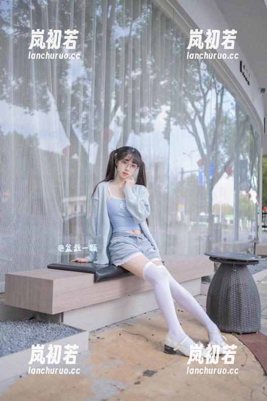 尤果网-仙妮 尤果网 - 享受阳光与自然:仙妮户外写真套图合集,带你进入她的梦幻世界!