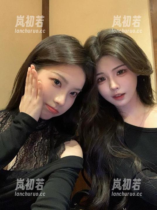 尤果网-李颜儿 尤果网 - 李颜儿与时尚套装的完美结合:原图带你走进她的摄影艺术