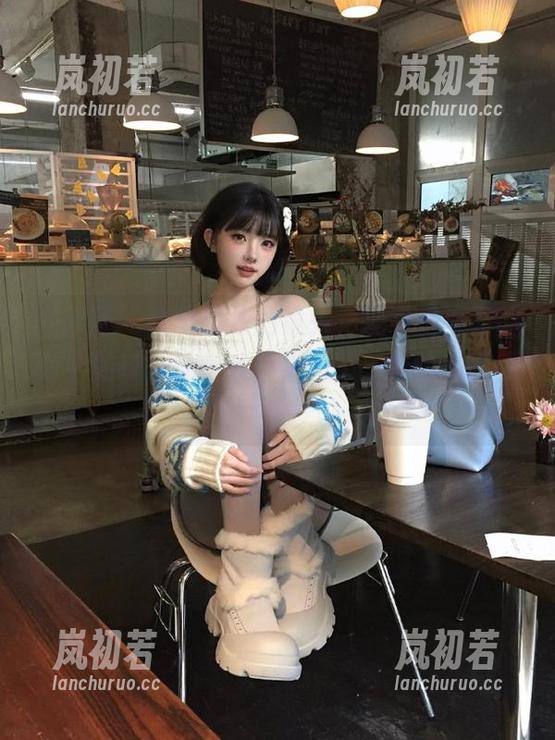 尤果网-研依 尤果网 - 跟随研依的镜头,观看她温柔图包中的每一处细节,体验不一样的美丽感受