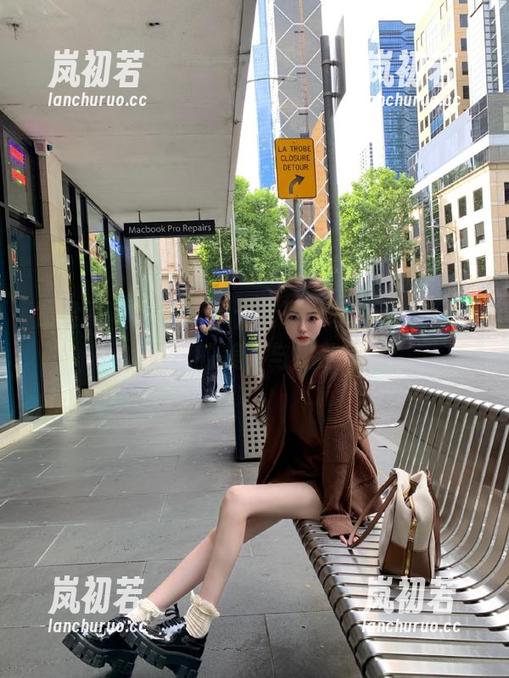 尤果网 - 穆菲菲护士套图分享，展现日常工作的美丽与挑战感