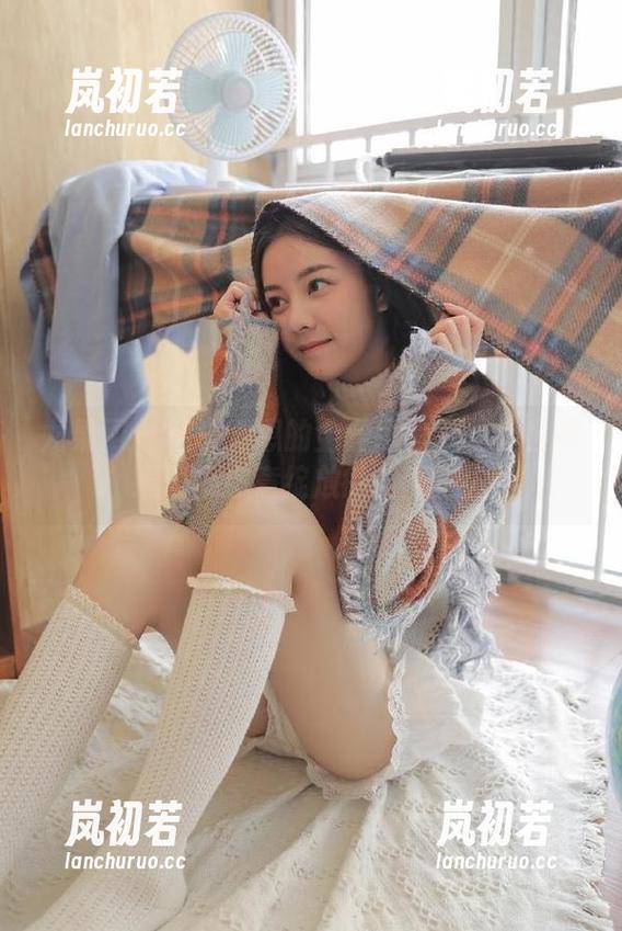 尤果网 - 走进莉恩的全套比基尼写真世界，发现她恣意绽放的自然魅力！