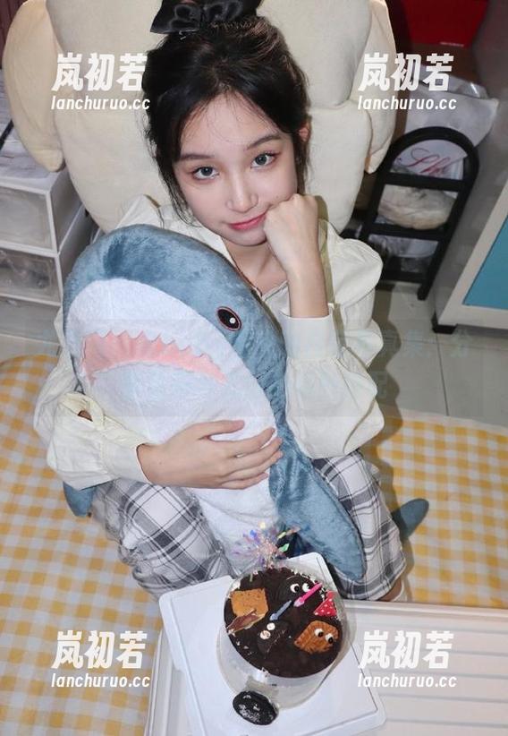 尤果网 - 金baby带来的白色写真集：分享色彩与光影的绝妙搭配