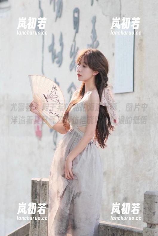 尤蜜荟-周于希 尤蜜荟 - 周于希的私拍海边写真,图片中洋溢着夏日气息,仿佛能听见海浪的低语。