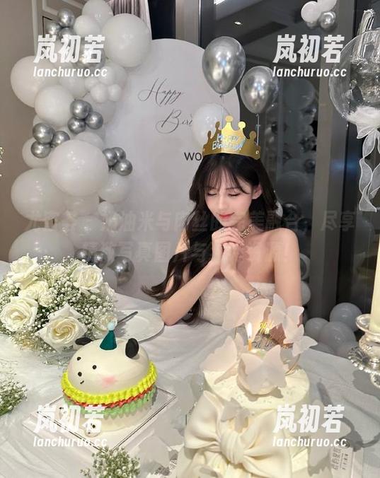 尤蜜荟-奶油米 尤蜜荟 - 奶油米与肉丝的完美融合,尽享精致写真图片与独特资源!