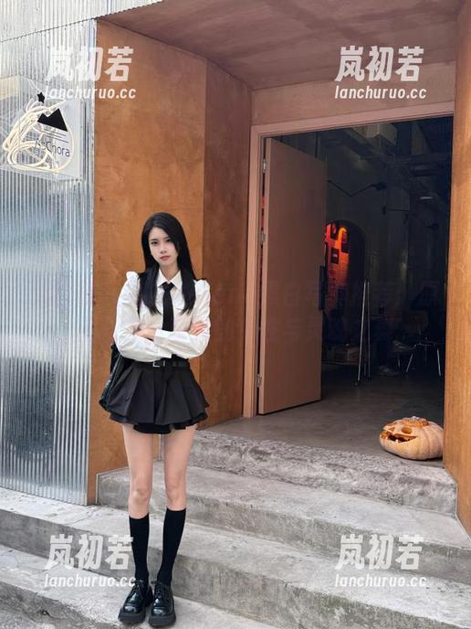 尤蜜荟-娜露Selena 尤蜜荟 - 娜露Selena黑白写真推荐:原图与你分享她的个性与灵魂之舞