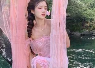 尤蜜荟 – 娜露selena泳池边的唯美写真，套图记录下倾情一刻