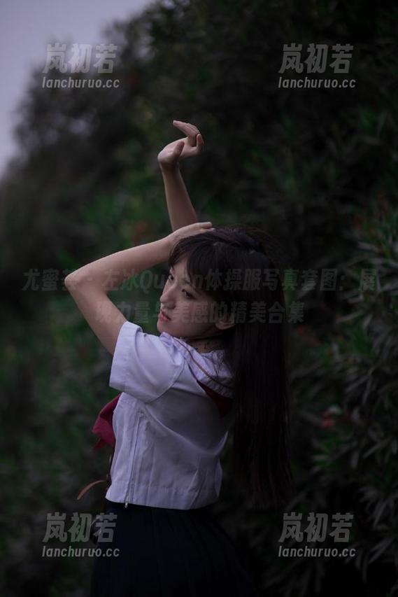 尤蜜荟-左冰Queen 尤蜜荟 - 左冰Queen体操服写真套图:展现力量与美感的精美合集