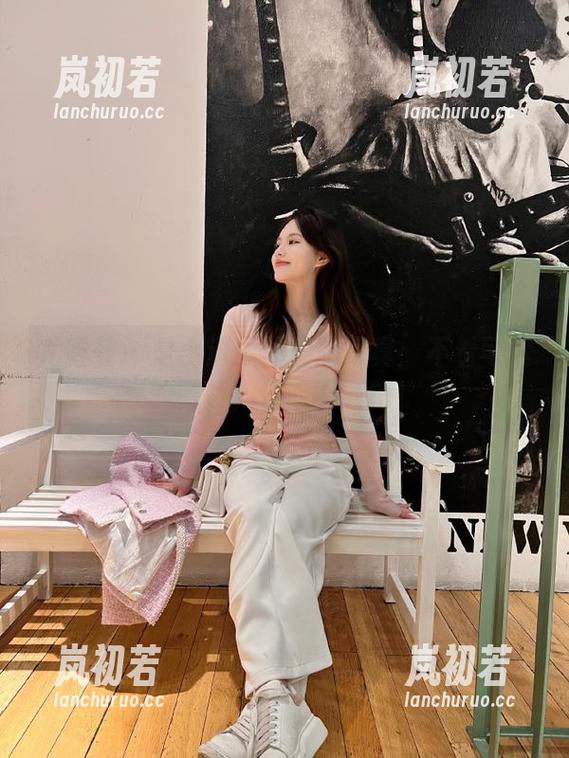 尤蜜荟-是小逗逗 尤蜜荟 - 是小逗逗体操服写真:不看可惜的图片,快来下载吧!