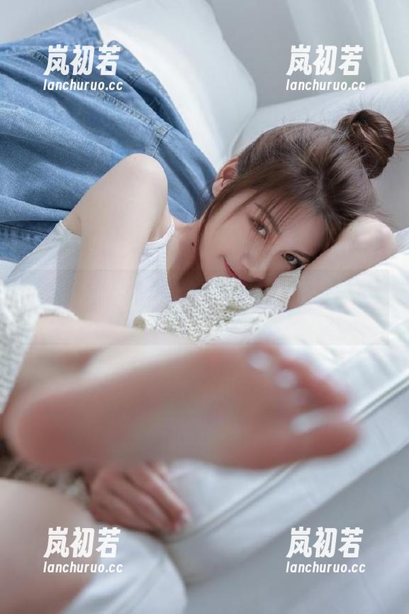 尤蜜荟-是小逗逗 尤蜜荟 - 是小逗逗吊带写真:精选图片让你从此爱上这个夏天!