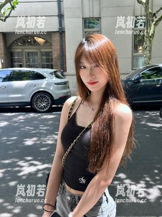 尤蜜荟-穆菲菲 尤蜜荟 - 全新穆菲菲海边写真作品:这里有你的下载入口与视觉盛宴