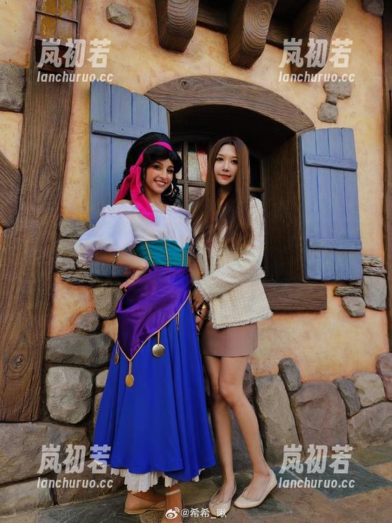 在线查看希希_啾的浴缸作品，全新原图带来视觉新体验，千变万化