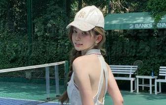 异思趣向 – 为你解锁小宝的无圣光厨娘套图，欢快的厨房时光与优雅的身影交织在一起，尽显个性！
