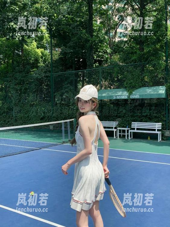 异思趣向 - 为你解锁小宝的无圣光厨娘套图，欢快的厨房时光与优雅的身影交织在一起，尽显个性！
