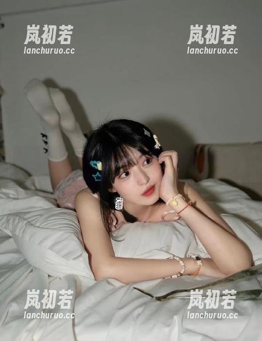 异思趣向 - 诗琪蕾丝图包大揭秘，写真中的女性力量与美丽