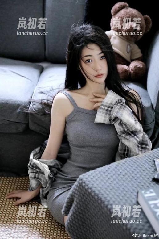 张思允 微密圈 - 探索张思允的精美作品,黑丝礼服下的时尚与优雅