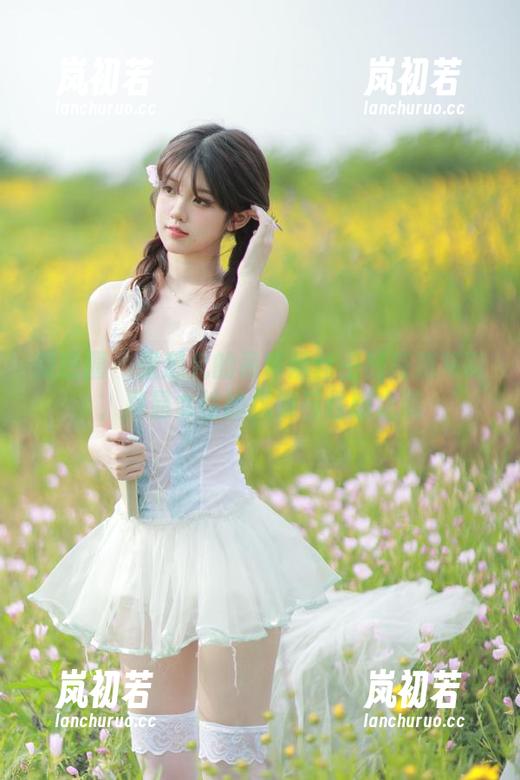 张思允 微密圈 - 张思允的吊带黑丝主题高清写真,尽显女性的优雅与性感之美
