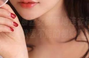 欲望的呼唤：慕丝女郎草地连衣裙原图写真，让人欲罢不能的视觉盛宴！
