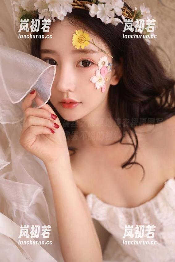慕丝女郎 欲望的呼唤:慕丝女郎草地连衣裙原图写真,让人欲罢不能的视觉盛宴!