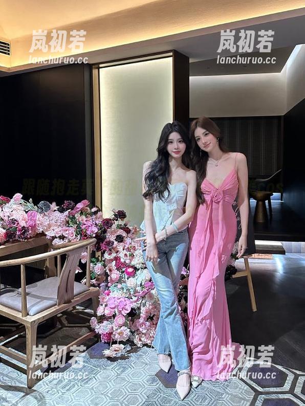 跟随抱走莫子的甜心写真，领略绝美cos装扮，捕捉每一个瞬间