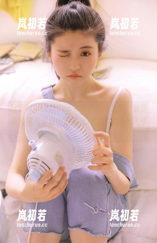 推女神-Una尤娜 推女神 - 跟随Una尤娜空姐的脚步,最新照片展现了她在航班上的绝美瞬间与风情!