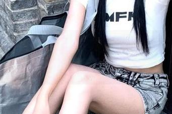 推女神 – 佟蔓美脚写真特辑：给你不一样的清新美图体验