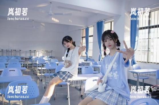 星颜社 - 给你灵感的Emily尹菲职业装写真集，难得的时尚资源分享