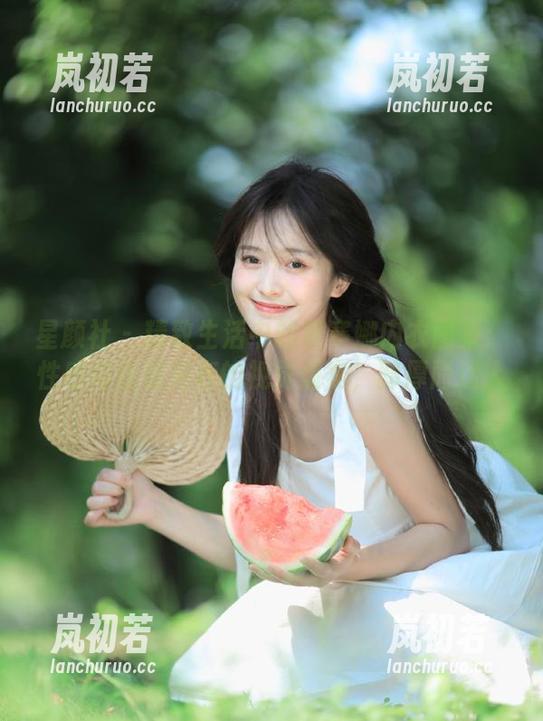 星颜社-黄寒娜 星颜社 - 精致生活中的黄寒娜内衣图集:性感与优雅并存的视觉盛宴,醇厚而迷人