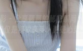 月下摄影 – 分享茜茜的秘密瞬间：她的套图不仅仅是视觉享受，更是心灵的共鸣