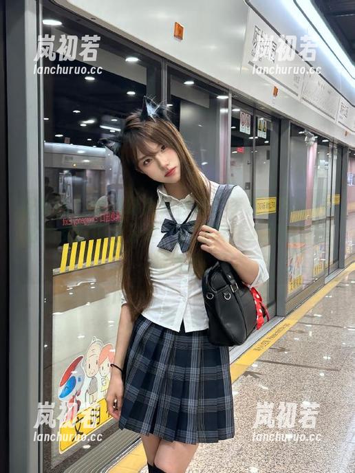 李嘉欣97 微密圈 - 解锁时尚新视界!李嘉欣97的亮钻兔女郎图包分享,尽显其迷人风采与独特气质