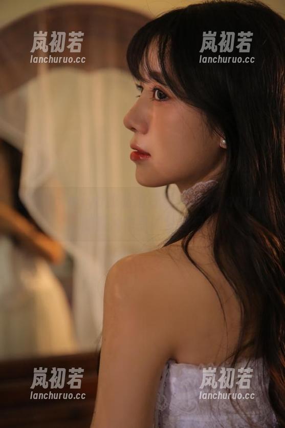 杨衣yangyi 拥有Yoimiya的私拍资源,杨衣yangyi的照片作品如梦如幻