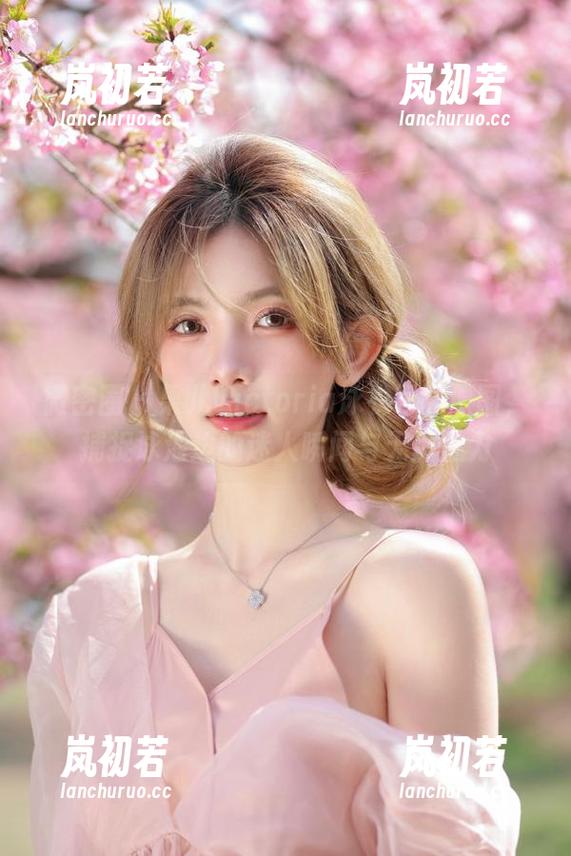 果儿Victoria 微密圈 - 果儿Victoria泳衣写真原图,捕捉泳池边的迷人瞬间与无尽魅力