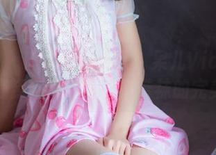 微密圈 – 高清写真合集：果儿Victoria妩媚身姿与粉色内衣吊带袜的完美结合